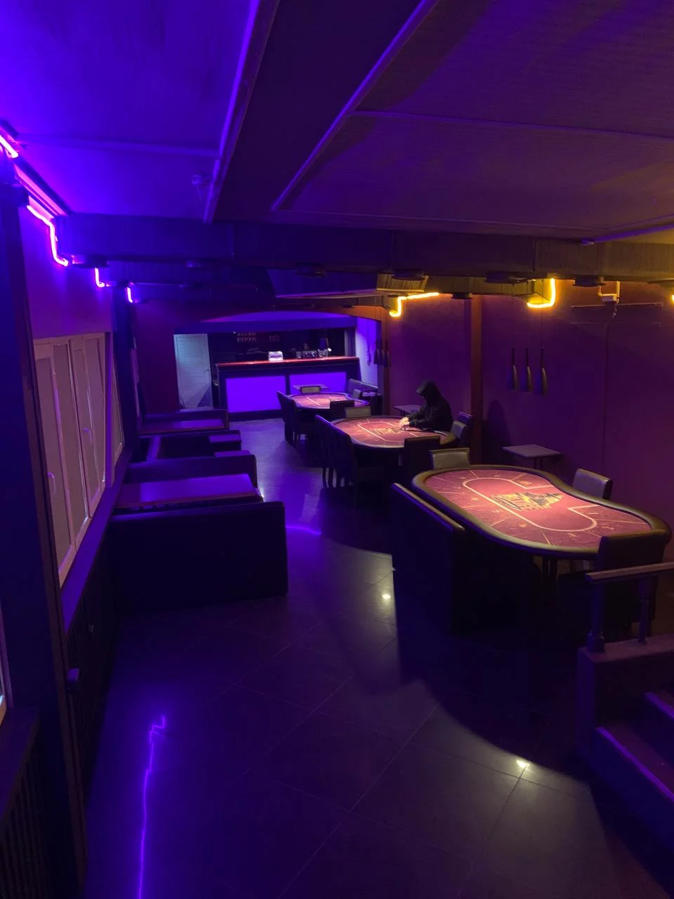 BLUFF CLUB