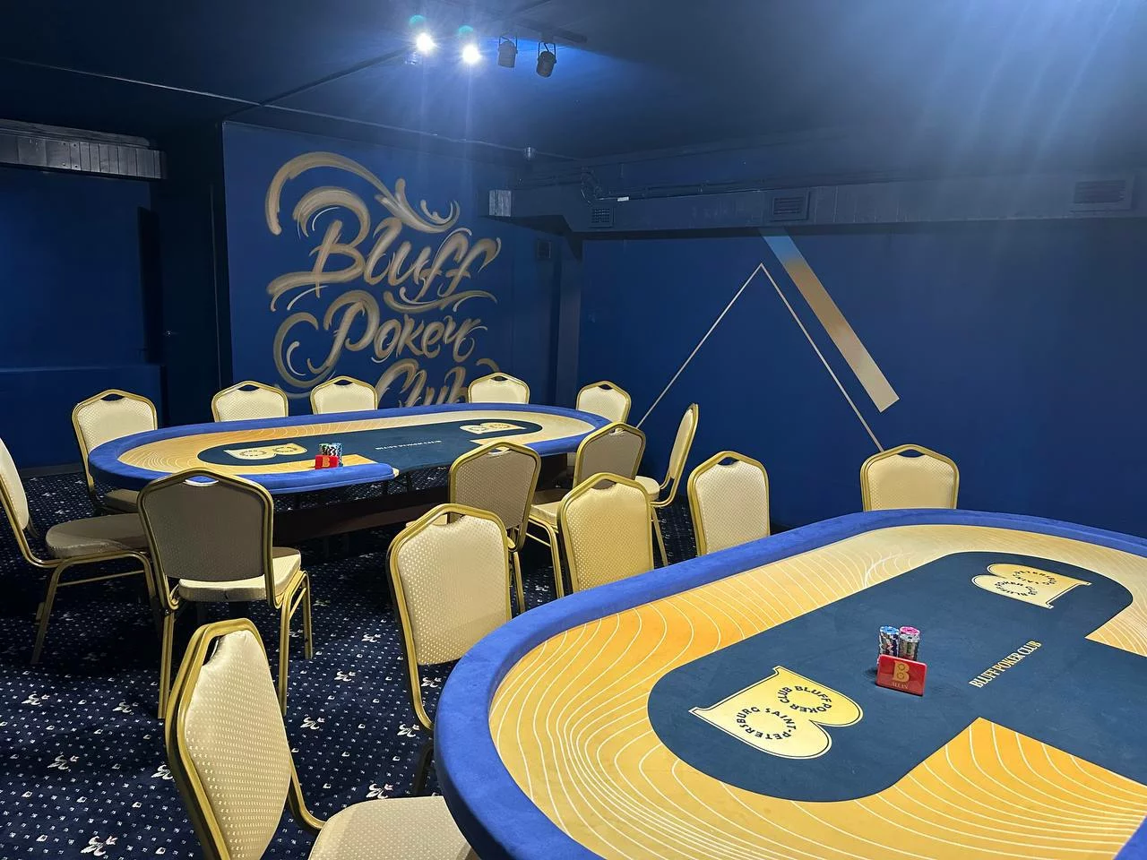 BLUFF POKER CLUB