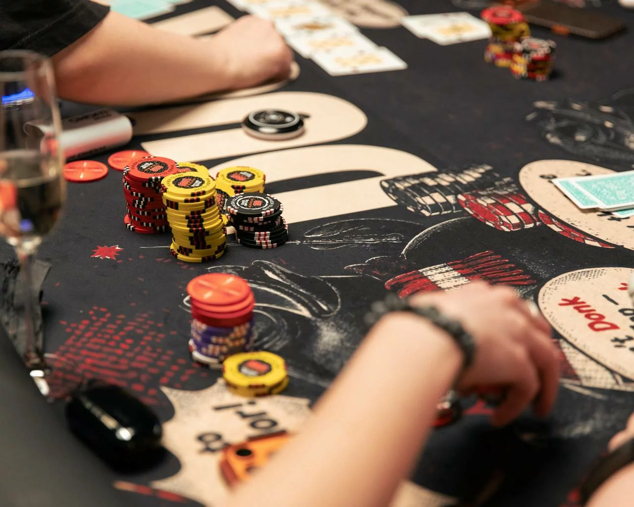 DUCK’S POKER CLUB